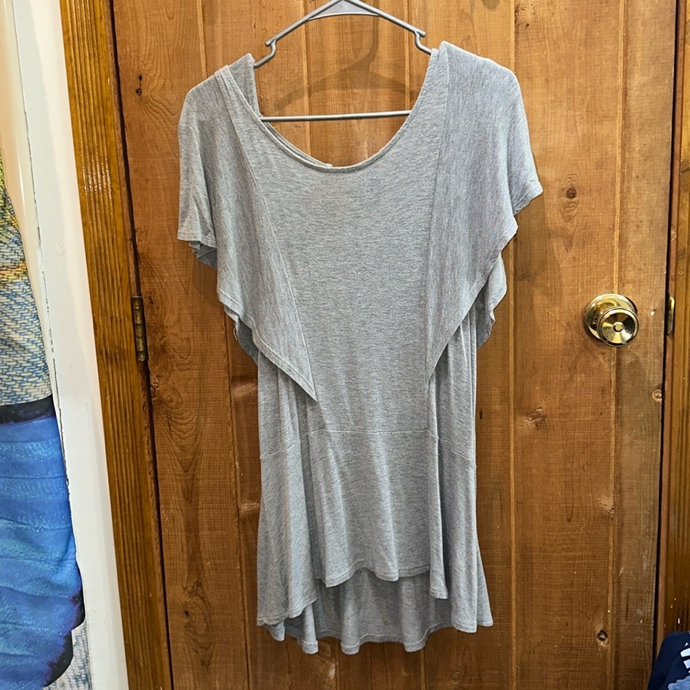 GENTLY WORN MAURICES DRESSY TOP - GRAY IN COLOR SIZE LARGE